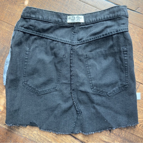 NWT- Free People Brea Cut Off dark Denim
Skirt size 28 - Picture 8 of 13